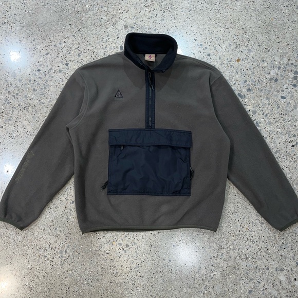 Green and Black Pullover Fleece - Picture 1 of 9